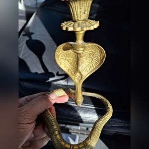 Cobra candle holder